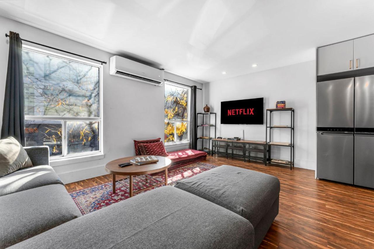 Amazing Fully Renovated Apartment On Queen St. Toronto Exterior photo